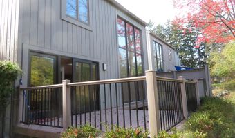 2134 Overlook Ct, Ann Arbor, MI 48103