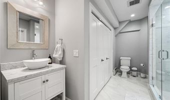 30 Lenihan Ln, East Greenwich, RI 02818
