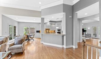 324 Meadowbrook Country Club Est, Ballwin, MO 63011