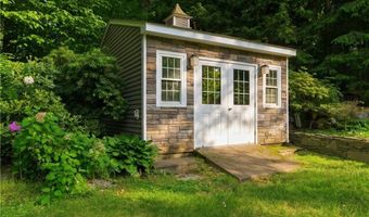 8 Ledgemont Dr, Lincoln, RI 02865