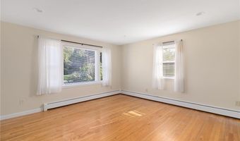 9 Chestnut Hill Rd B, Middletown, RI 02842