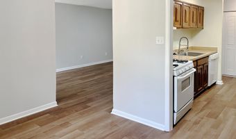 3322 WOODBURN VILLAGE Dr 24, Annandale, VA 22003