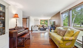 44 Winn Rd, Falmouth, ME 04105