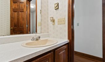 224 Sunderland Dr, Auburn, ME 04210