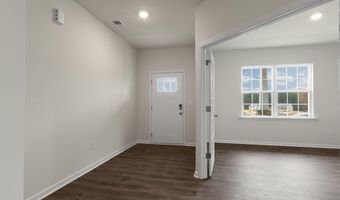 1043 Misty Creek Dr, Aberdeen, NC 28315