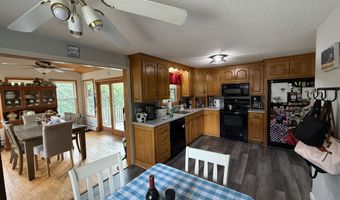 7 School St, Burlington, CT 06013