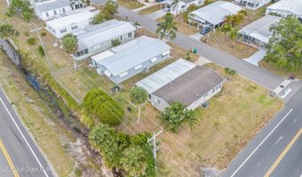 901 Laurel Cir, Barefoot Bay, FL 32976