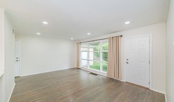 1417 N Wilke Rd, Arlington Heights, IL 60004