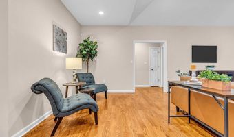 10 Greenwood Pl, Middletown, NJ 07748