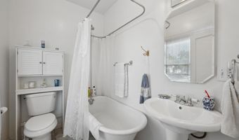 2000 CLINTON Ave, Alameda, CA 94501