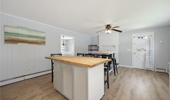 34 Foxhill Ave, Bristol, RI 02809