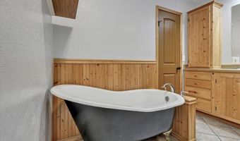 6804 NW 25th St, Bethany, OK 73008