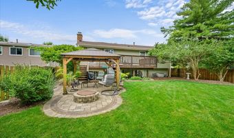 640 Ash St, Algonquin, IL 60102
