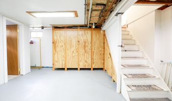 671 Essex St, Bangor, ME 04401