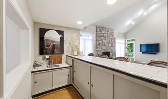 8004 SPLIT OAK Dr, Bethesda, MD 20817