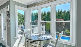102 Cranberry Ter, Cranston, RI 02921