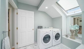 152 Crompton Ave 12, East Greenwich, RI 02818