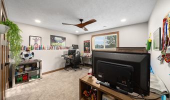 1012 S Nicholas Ave, Brandon, SD 57005