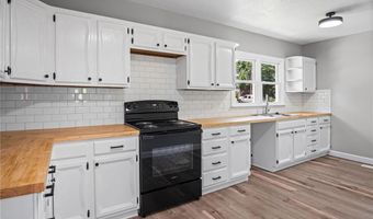 1605 S 6th St, Atchison, KS 66002