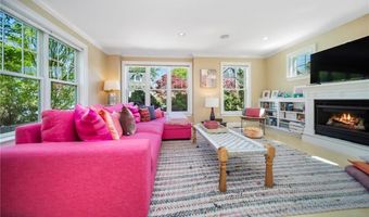 9 Casey Ct, Newport, RI 02840