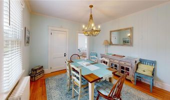 28 W Narragansett Ave, Newport, RI 02840