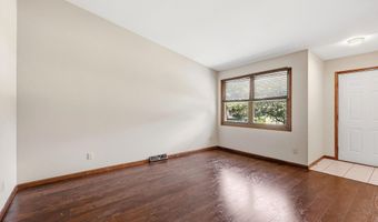 2205 Trenton Rd, Asbury, IA 52002