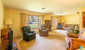 207 S 11th St, Beresford, SD 57004