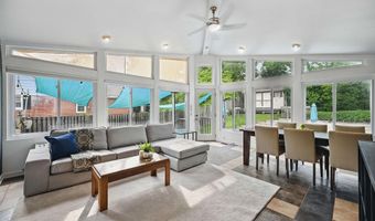 7306 WAYNE Dr, Annandale, VA 22003