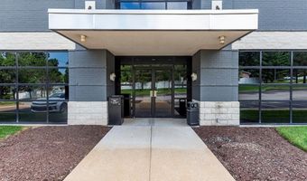 174 Clarkson Rd, Ballwin, MO 63011