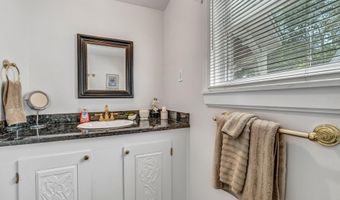27 Highview Ter, Belfast, ME 04915