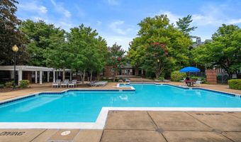 20322 BEECHWOOD Ter 301, Ashburn, VA 20147
