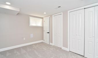 2644 E HOFFMAN St, Baltimore, MD 21213