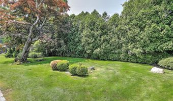 12 Howe St, Bristol, RI 02809