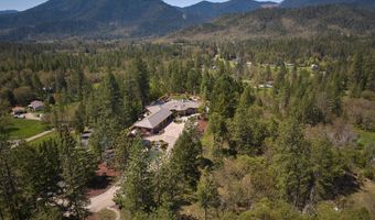 727 Earhart Rd, Rogue River, OR 97537