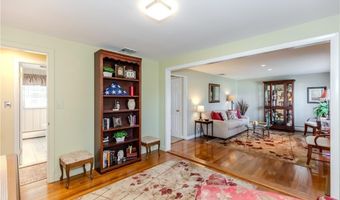 17 Woodview Dr, Cranston, RI 02920