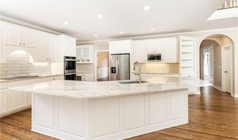9360 Nesbit Lakes Dr, Alpharetta, GA 30022