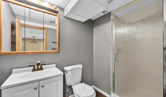 404 Oakmont Cir, Ballwin, MO 63011