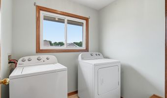 1209 8th Ave SE, Altoona, IA 50009