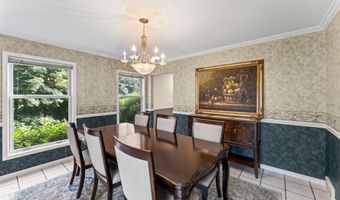 4 Quail Run Dr, Danbury, CT 06811