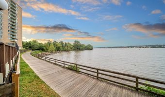 501 SLATERS Ln 402, Alexandria, VA 22314