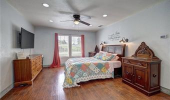 912 S 7th St, Aransas Pass, TX 78336