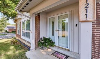1211 Big Bend Rd, Ballwin, MO 63021
