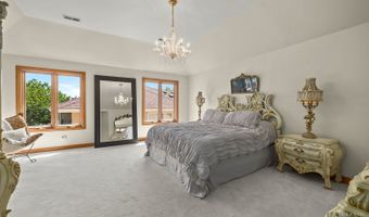 1760 W Whispering Ct, Addison, IL 60101