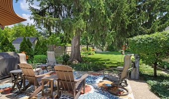 621 PARKWAY Ave, Antioch, IL 60002
