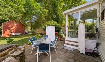 24 Liberty St, Clinton, CT 06413