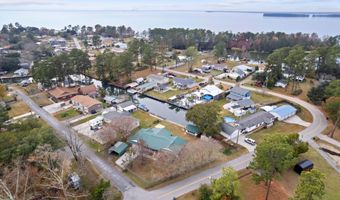 402 Chippendale Ln, Bonneau, SC 29431