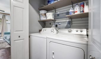 1050 Twilight Dr, North Liberty, IA 52317