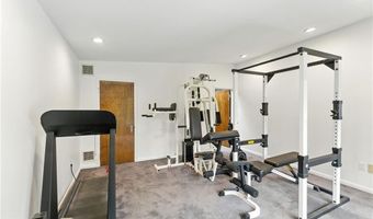 129 Valerie Ct, Cranston, RI 02921