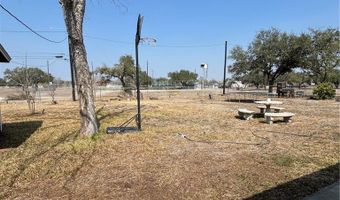1005 Loma St, Alice, TX 78332