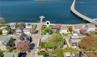 4 Van Zandt Ave, Newport, RI 02840